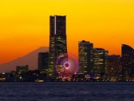 (14) Yokohama: Puesta de sol en Minato Mirai 21